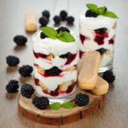 Tiramisu aus Brombeeren