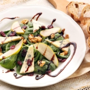 Feldsalat mit Birnenspalten